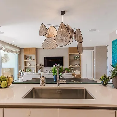 Modern With Pool Near Banus