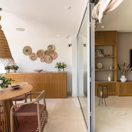 Modern With Pool Near Banus דירה