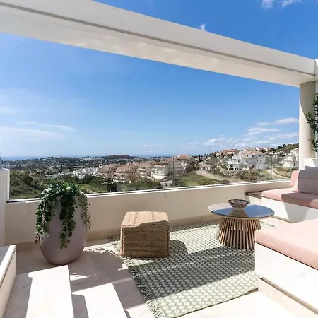 Modern With Pool Near Banus מארבלה