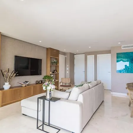 Modern With Pool Near Banus מארבלה